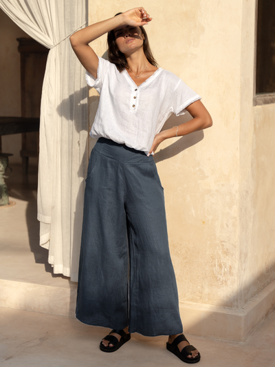 Model wears Vivre Linen and Cotton Blouse in White