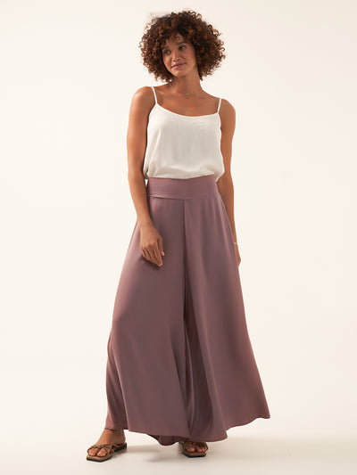 Model wears Palazzo Ecovero™ Pants in Plum