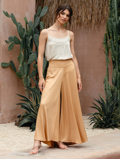 Model wears Palazzo Ecovero™ Pants in Camel